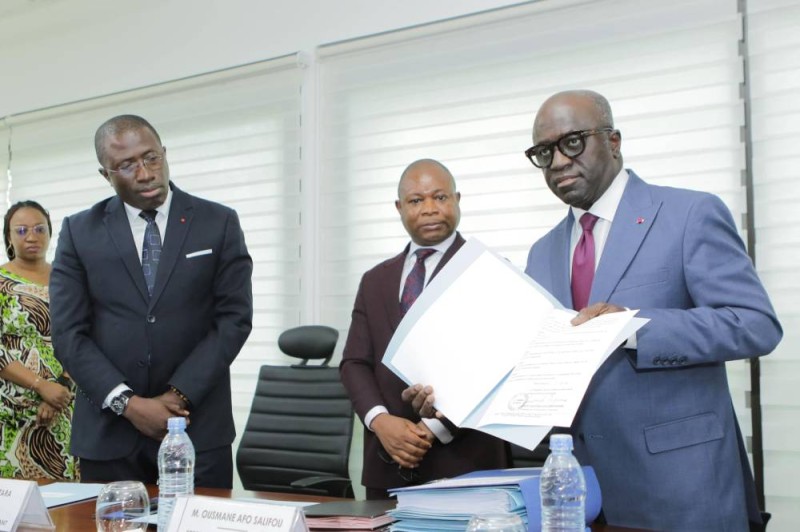 Le Pr. Wautabouna Ouattara et Marcel Amon-Tanoh lors de la passation de charges 2