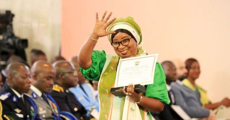 la-journaliste-mma-camara-laureate-du-prix-dexcellence-pour-le-developpemen_4b600l81kgv