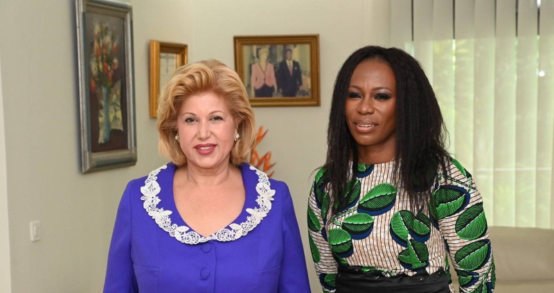 La première dame de Côte d'Ivoire Mme Dominique Ouattara et Nicole Sulu, initiatrice du Makutano