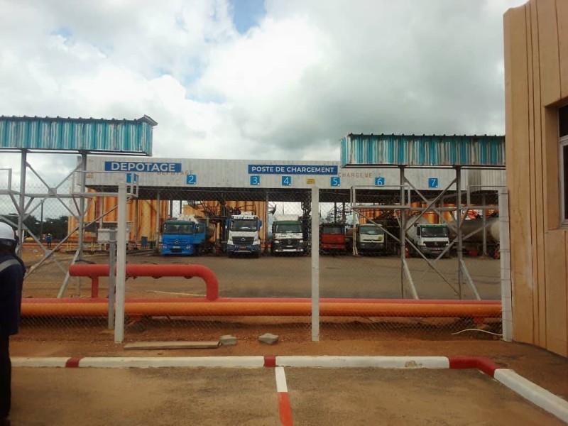 Une vue des installations servant au ravitaillement des camions citernes. (DR)