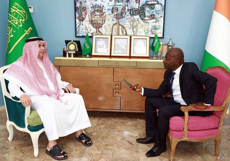 SEM Saad Bin Bakheat AL-QATHAMI, ambassadeur d'Arabie Saoudite en Côte d'Ivoire au cours de l'interview avec Bledson Mathieu, Secrétaire général de Fraternité Matin (Ph: Honoré Bosson)