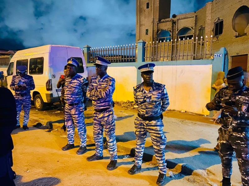 Les forces de l'ordre surveille une mosquée. (DR)