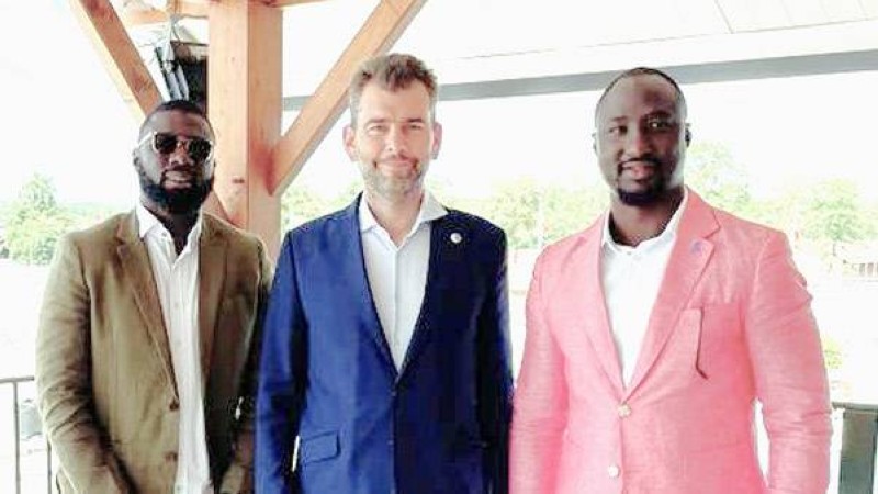 Zaki, à droite et Diaby, à gauche du président du tourisme équestre mondial rentrent heureux et fiers de l'assemblée générale d'Arezzo. (Ph: Dr)