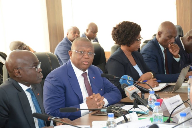 Le ministre Amadou Coulibaly (au centre) a situé les enjeux de cette étude. (Ph: Dr)