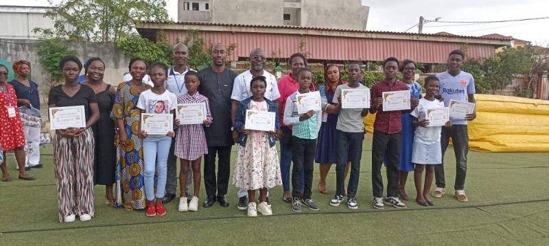 Les enfants des resamois distingués pour leurs excellents résultats scolaires. 