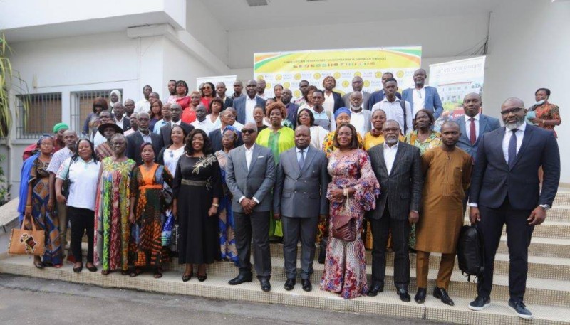 Photo de famille à l'issue de la cérémonie. (DR)