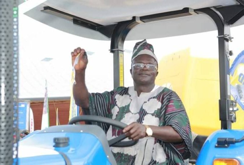 M. Kla au volant de son tracteur