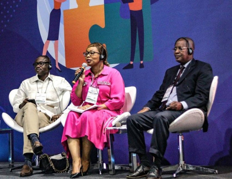 Isabelle Anoh (au centre), la Directrice générale des Loisirs