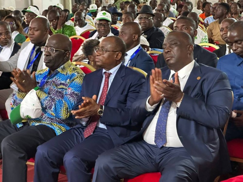 Des ministres ont pris à cette rencontre.