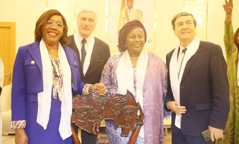En présence des autorités du pays, et des partenaires techniques et financiers, le Cocofgui a été installé par Euphrasie Kouassi Yao, titulaire de la Chaire Unesco (à l’extrême gauche). (Ph: Dr)