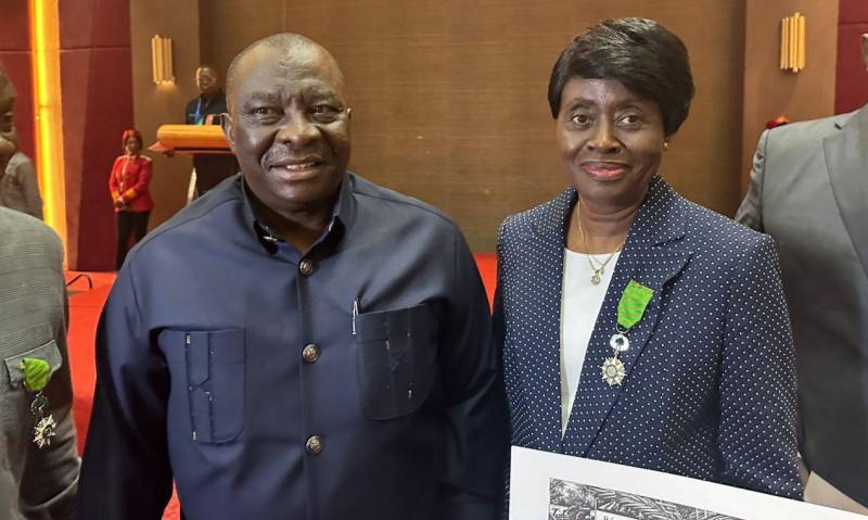 Le ministre Kobenan Kouassi Adjoumani a salué le travail abattu par Amoakon Béatrice dans le secteur hévéicole.