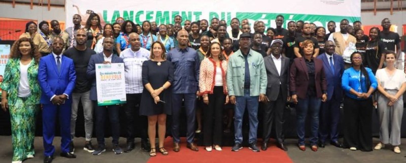 Plusieurs ministres et personnalités du football ont pris part à la cérémonie de lancement du programme bénévole. (photos : dr)
