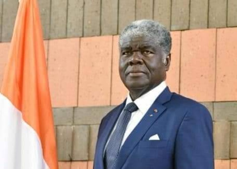 Le Premier ministre Robert Beugré Mambé