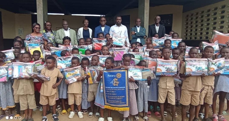 De nombreux écoliers soulager par Rotary Club Abidjan les Perles  dans la commune d’Abobo.