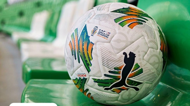 Le ballon de la Can baptisé Laurent Pokou. (DR)