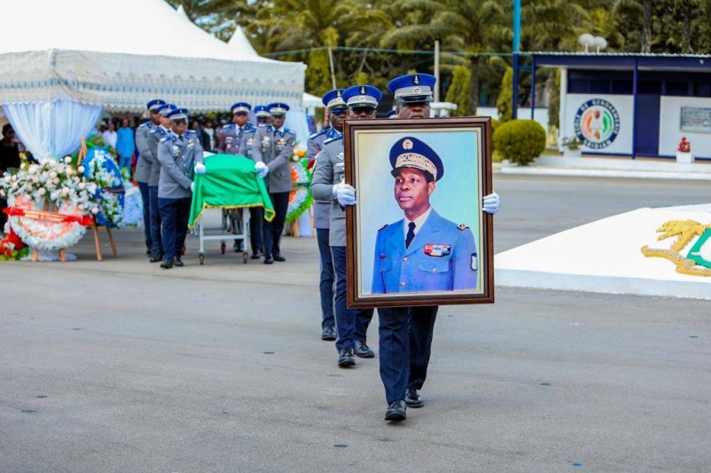 Hommage au Général Gaston Ouassenan Koné