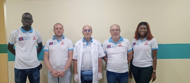 Les membres de l'Ong heureux d'apporter de l'aide aux populations. (Dr)