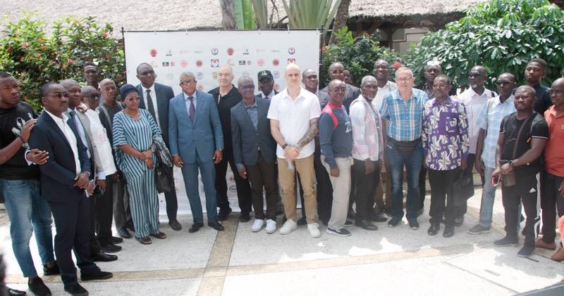 Organisateurs et invités après la conférence de lancement. (Ph: Dr)