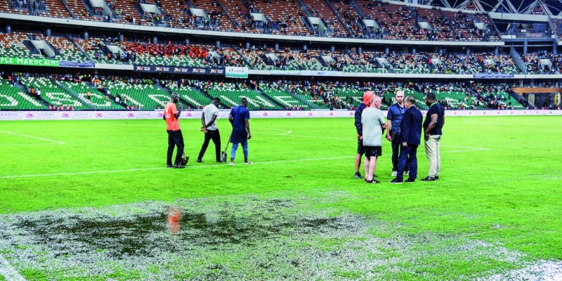 La situation de la pelouse du stade d’Ebimpé préoccupe la Confédération africaine de football.
