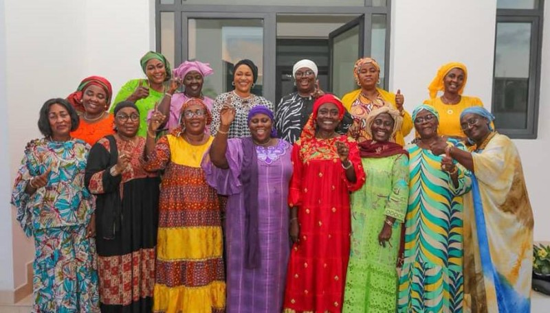 La ministre Mariatou Koné et ses amies d'enfance. (Ph: Dr)
