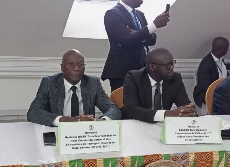 M. Ibrahim Diaby, premier à partir de la gauche
