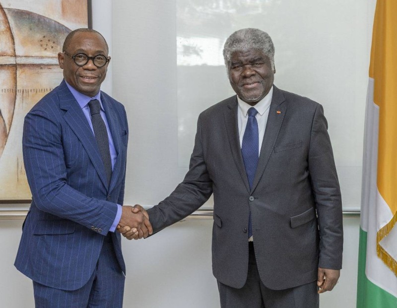 Divers sujets étaient au menu des échanges entre le Premier ministre Robert Beugré Mambé (à droite) et le Président de la Boad, Serge Ekué. (Photo DR)