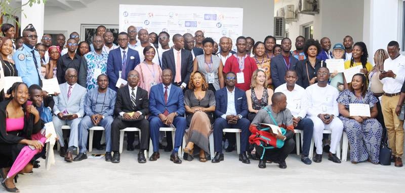 La photo de famille après les travaux de la 7e session internationale de formation en droits de l’homme. (Ph: Dr)