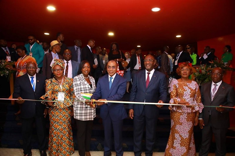 Coupure officielle symbolisant l'ouverture des travaux