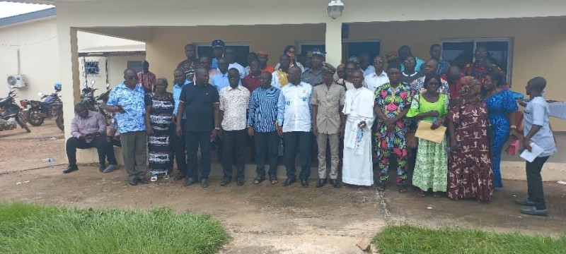Le maire Djè Koffi Aubin et les conseillers municipaux ont validé le programme triennal. (DR)