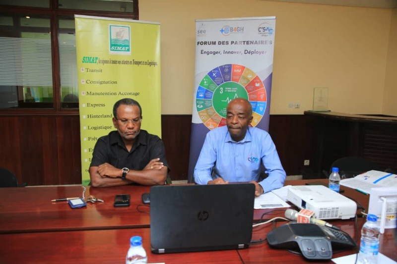 De gauche à Stéphane Eholié, Pdg de la société ivoirienne de manutention et de transit et Alain Sognoko, chef de projet See/caravane santé Afrique, Côte d'Ivoire. (Dr)