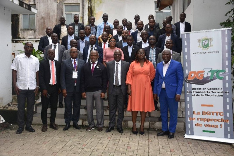 Ph: les participants du séminaires (Ph: Ministère du Transport)