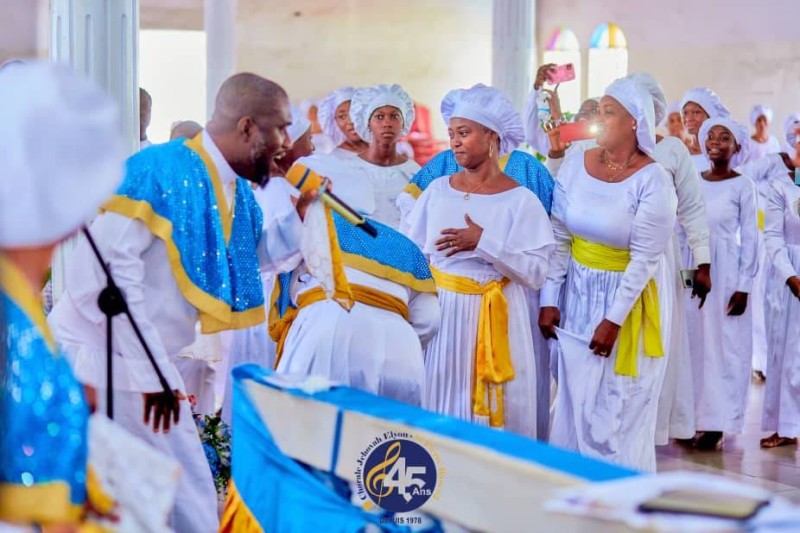 La chorale Jéhovah Elyon en prestation. (Dr)