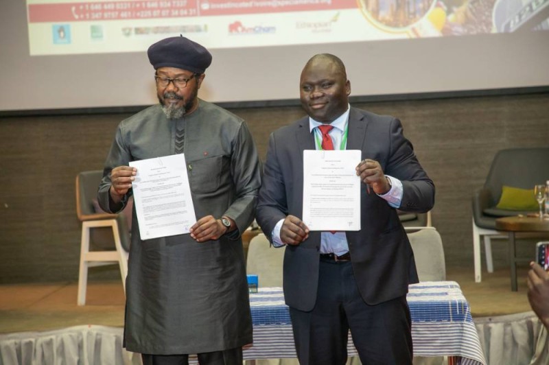 Des investisseurs nord-américains et le responsable de l'association des Pme ivoiriens ont signé un contrat d'affaires. (Ph: Dr)