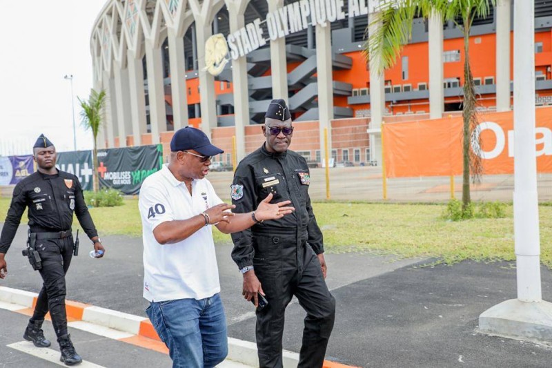 Le Directeur général dela Police, le Général Kouyaté et le président de la Fif Idriss Diallo