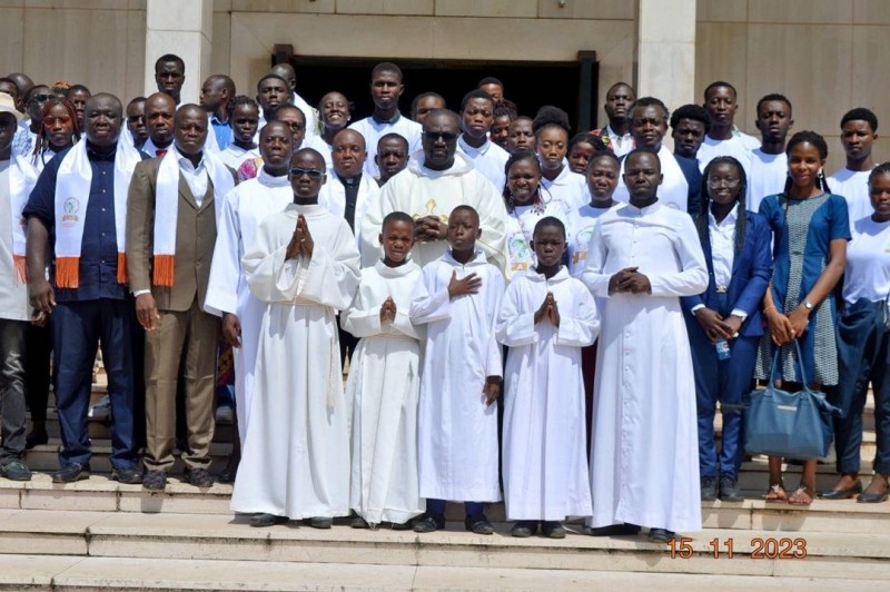 Le président Koné Krémitcha et les membres de la Fondation africaine pour la paix (Fap) ont prié à la cathédrale Saint Augustin de Yamoussoukro; (DR)