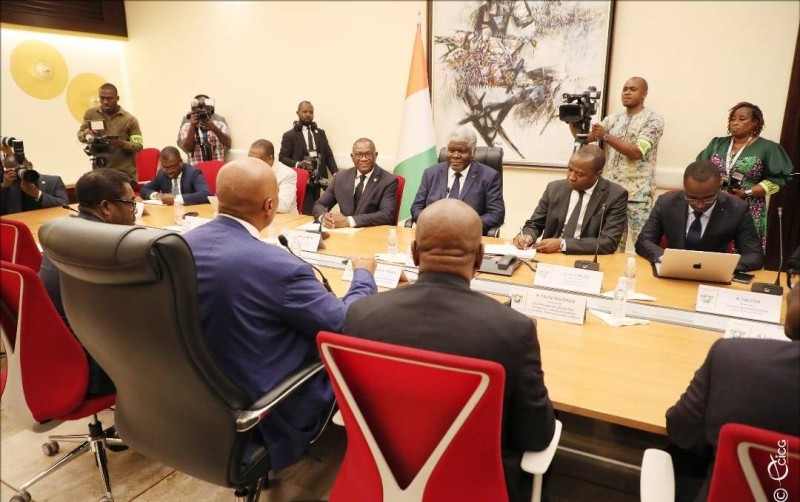 Le Premier ministre ivoirien, Beugré Mambé, félicite la Caf. (Ph: Dr)