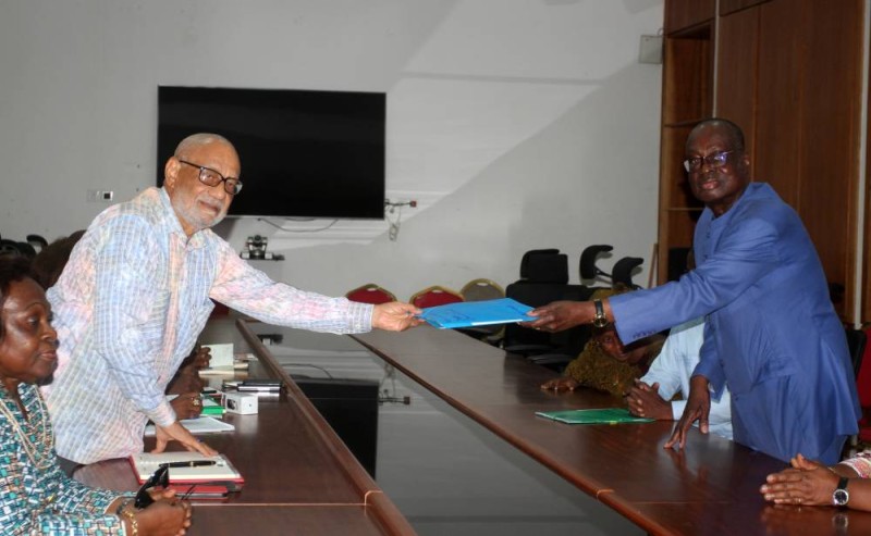 L'ancien ministre Koumoué Koffi a déposé ses dossiers de candidature. (Ph: Véronique Dadié)