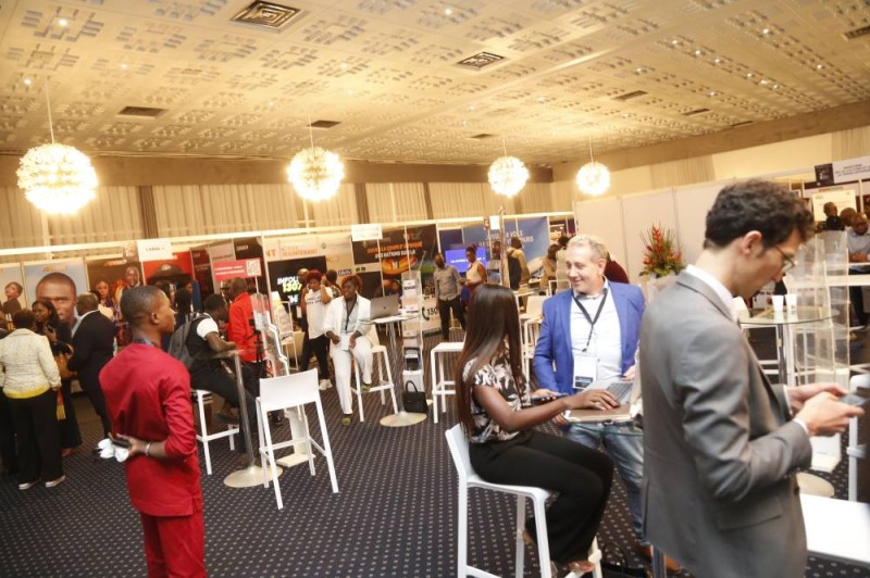 Les participants ont pris d'assaut la zone des stands. (SEBASTIEN KOUASSI)