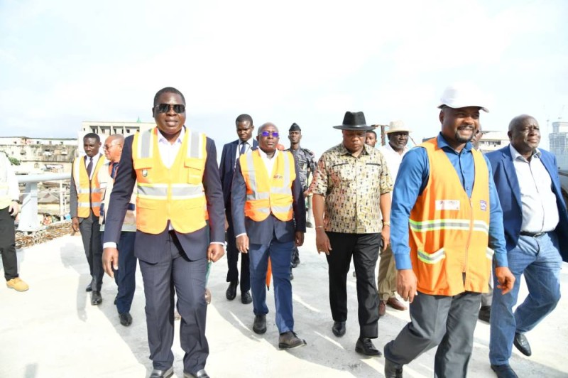 Le ministre Amédé Kouakou a exprimé sa satisfaction face l’état d’avancement des travaux du 4e pont. (Photo DR)