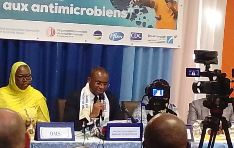 Le ministre Sidi Tiémoko Touré a procédé le 21 novembre 2023 au lancement de la 5è édition de la semaine au bon usage des antibiotiques