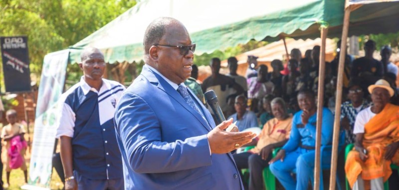 Le ministre Laurent Tchagba s'adressant aux populations