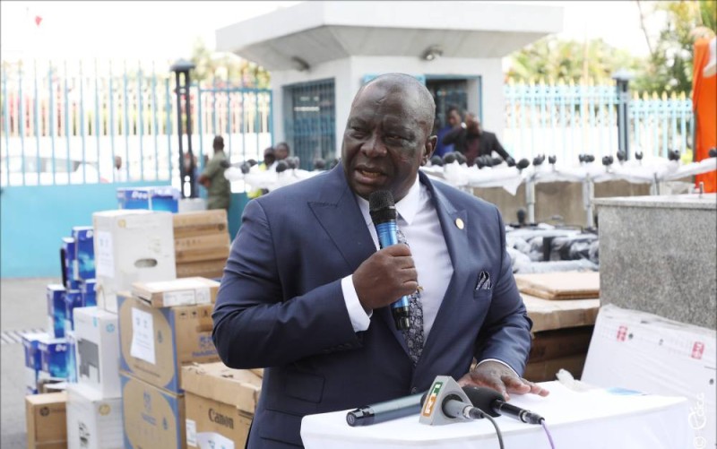 Le ministre d’État, ministre de l’Agriculture, du Développement rural et des Productions vivrières, Kobenan Kouassi Adjoumani, a annoncé, à Abidjan-Plateau, la distribution de plusieurs milliers de tonnes d’intrants. (DR)
