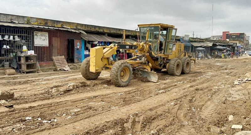 Les travaux de réhabilitation de la voie du grand marché d’Abobo ont effectivement démarré. (Ph: Dr)