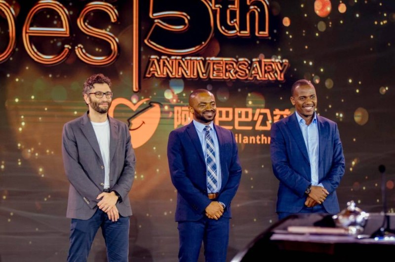 Le trio gagnant, le 1er au milieu