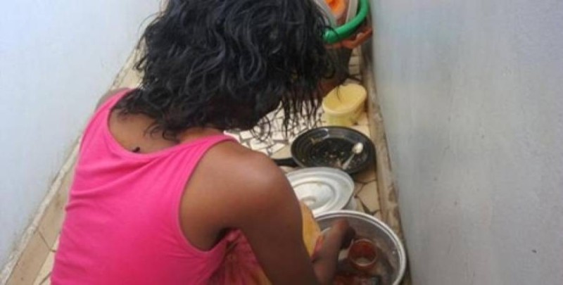 Une fille de menage. (Ph: Dr)