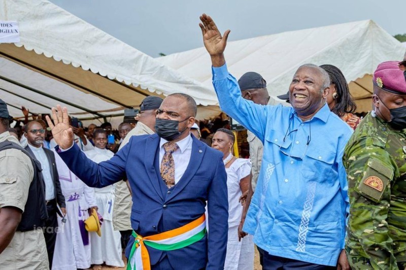 Laurent Gbagbo et le nouveau maire de Lakota. (Ph: Dr)