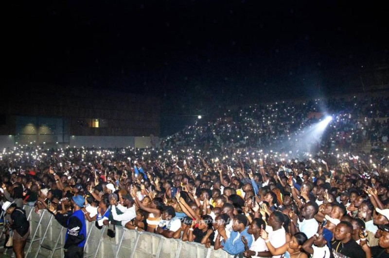 Une image de la salle du parc des expositions archi-comble d'Abidjan. (Ph: