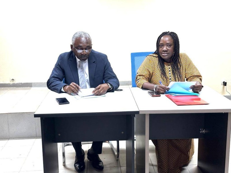 le Prof. Yao Tano (A gauche)