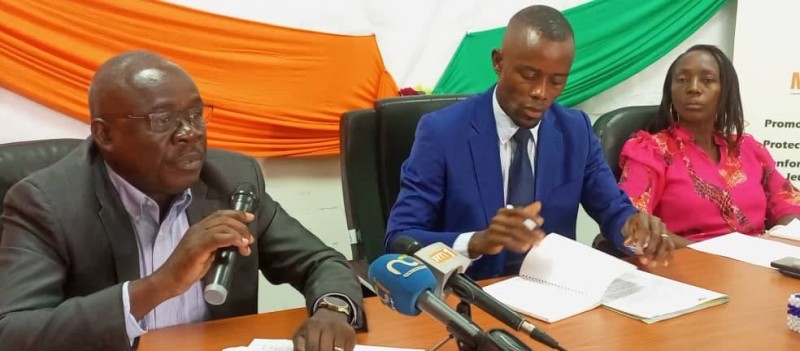 Le directeur de la protection de la jeunesse, Arsène Okobé (au centre) a fait le point sur les activités menées depuis le lancement de la campagne. (DR)