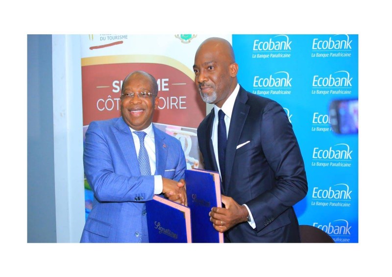 Le ministre Siandou Fofana et le Dg d'Ecobank Côte d'Ivoire, Paul-Harry AithnardB